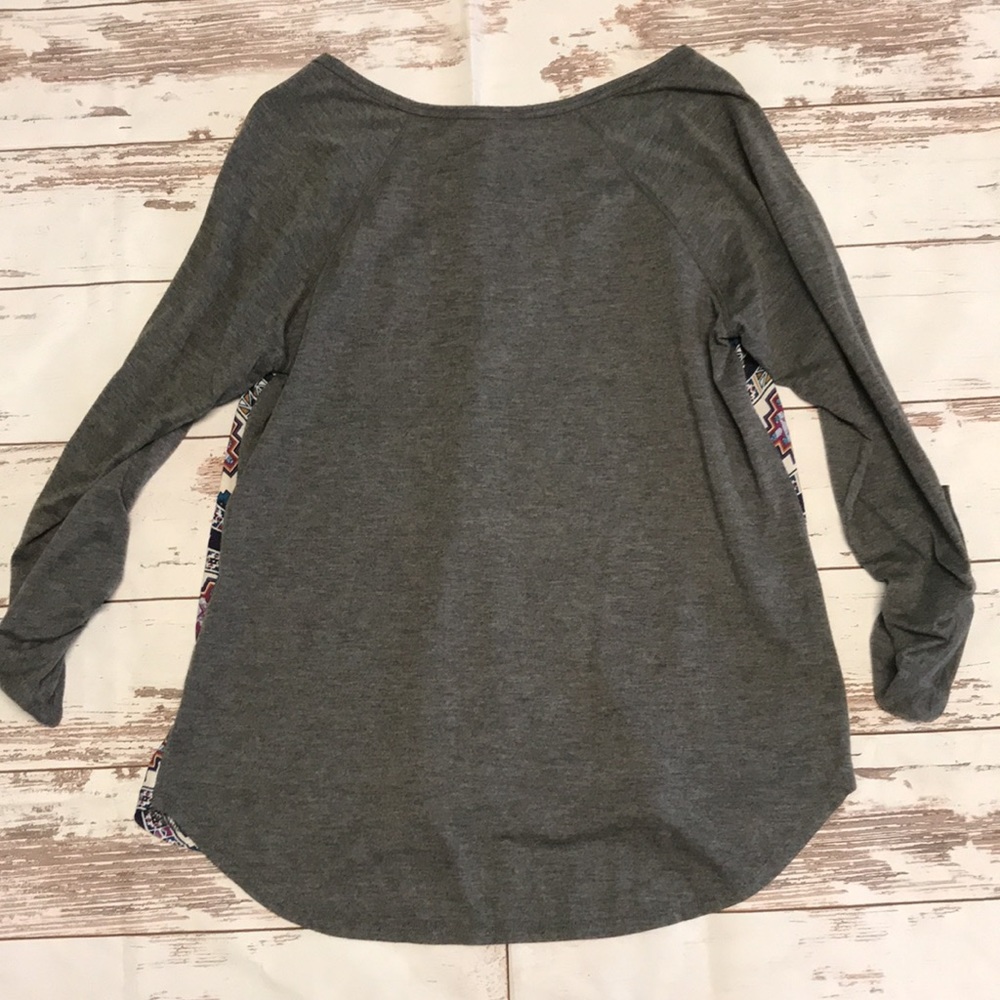 Rewind Gray Aztec Top - Picture 2 of 5